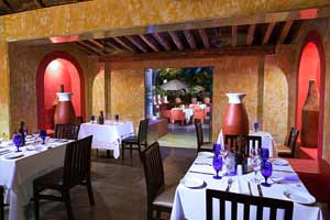 Dos Lunas Italian Restaurant - Grand Oasis Cancun